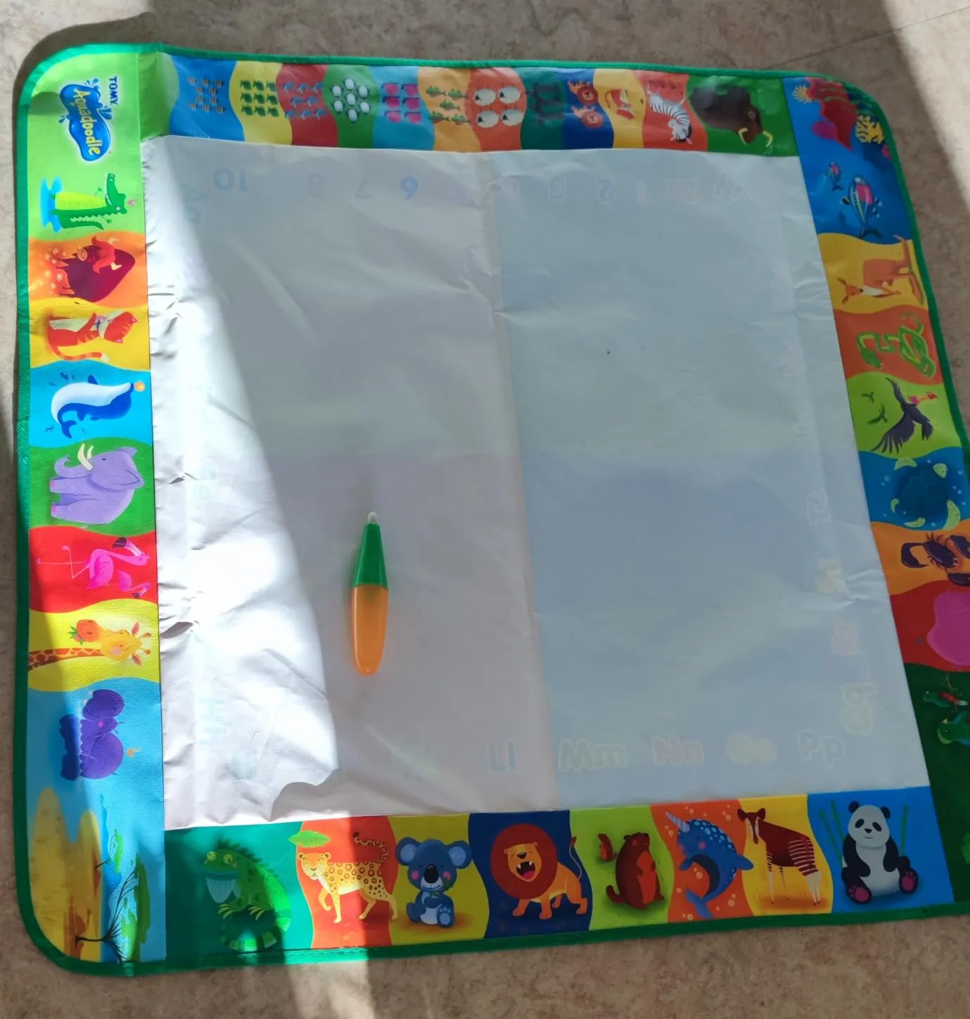 Tomy AquaDoodle tapis dessin eau véhicules 75x55 cm