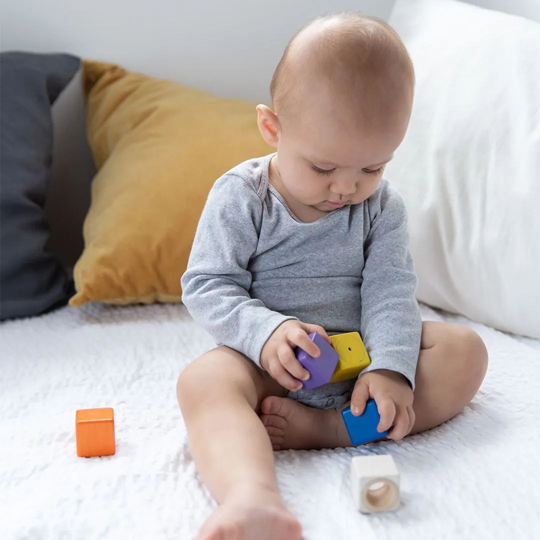 PlanToys Activity Blocks cubes sensoriels bois 12 mois