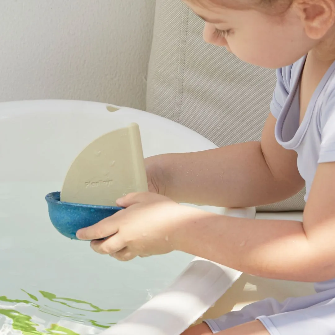 PlanToys Sail Boat bateau de bain bleu bois