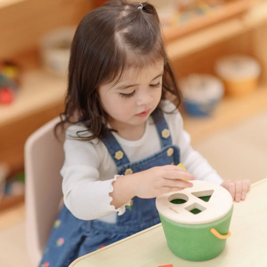 PlanToys Geo Sorting Bucket seau à formes dès 12 mois