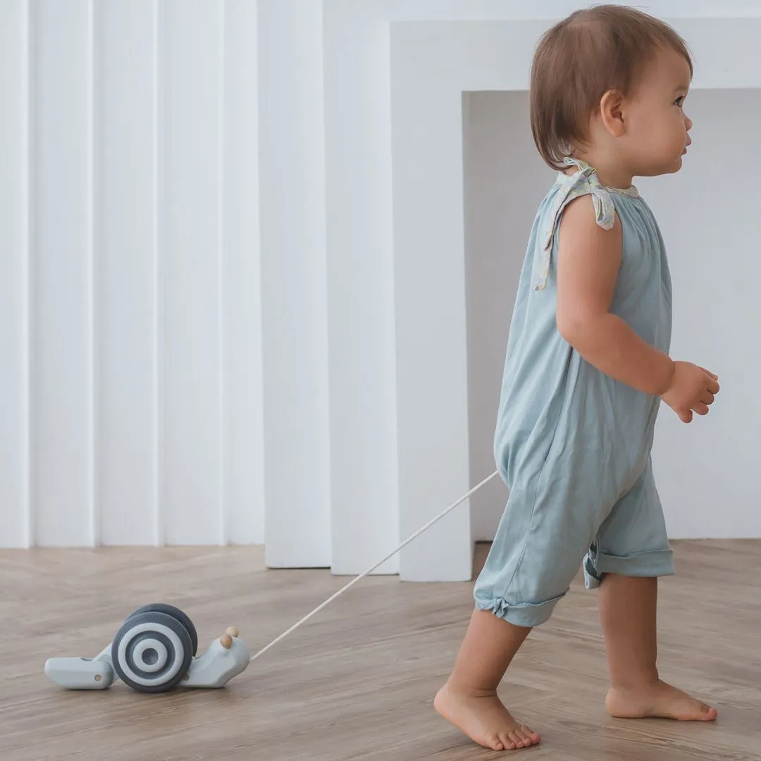 PlanToys Pull-Along Snail Mono escargot à tirer noir