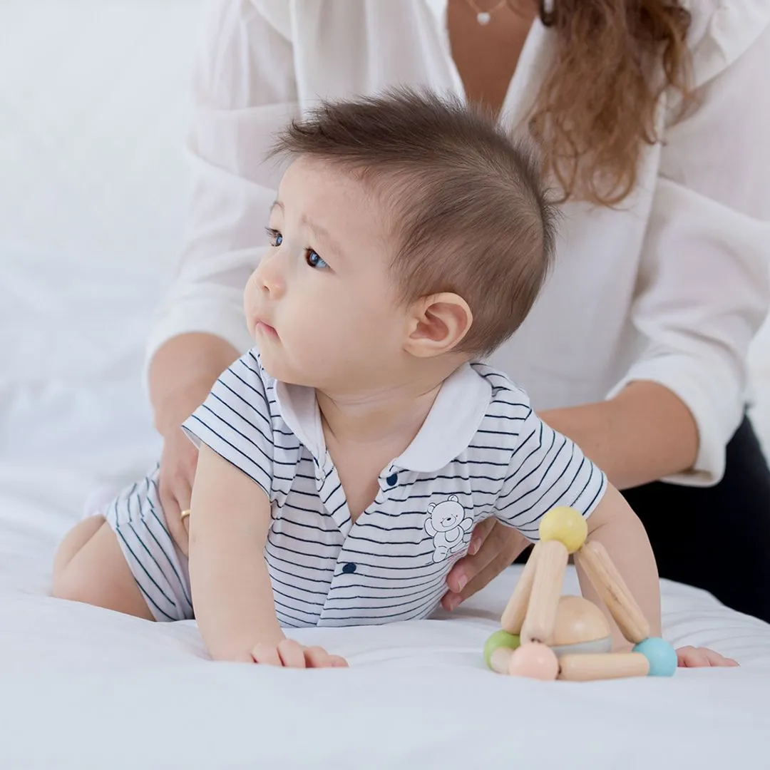 PlanToys Triangle hochet bébé pastel 6 mois