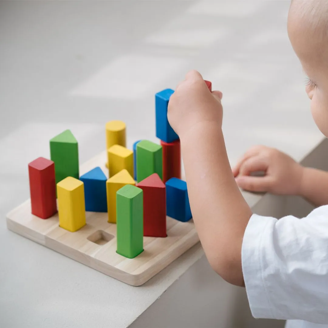 PlanToys Peg Board tableau chevilles géométrique