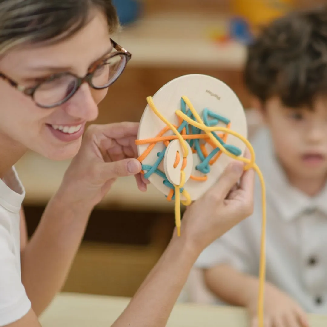 PlanToys Jeu de Laçage Bois dès 3 ans