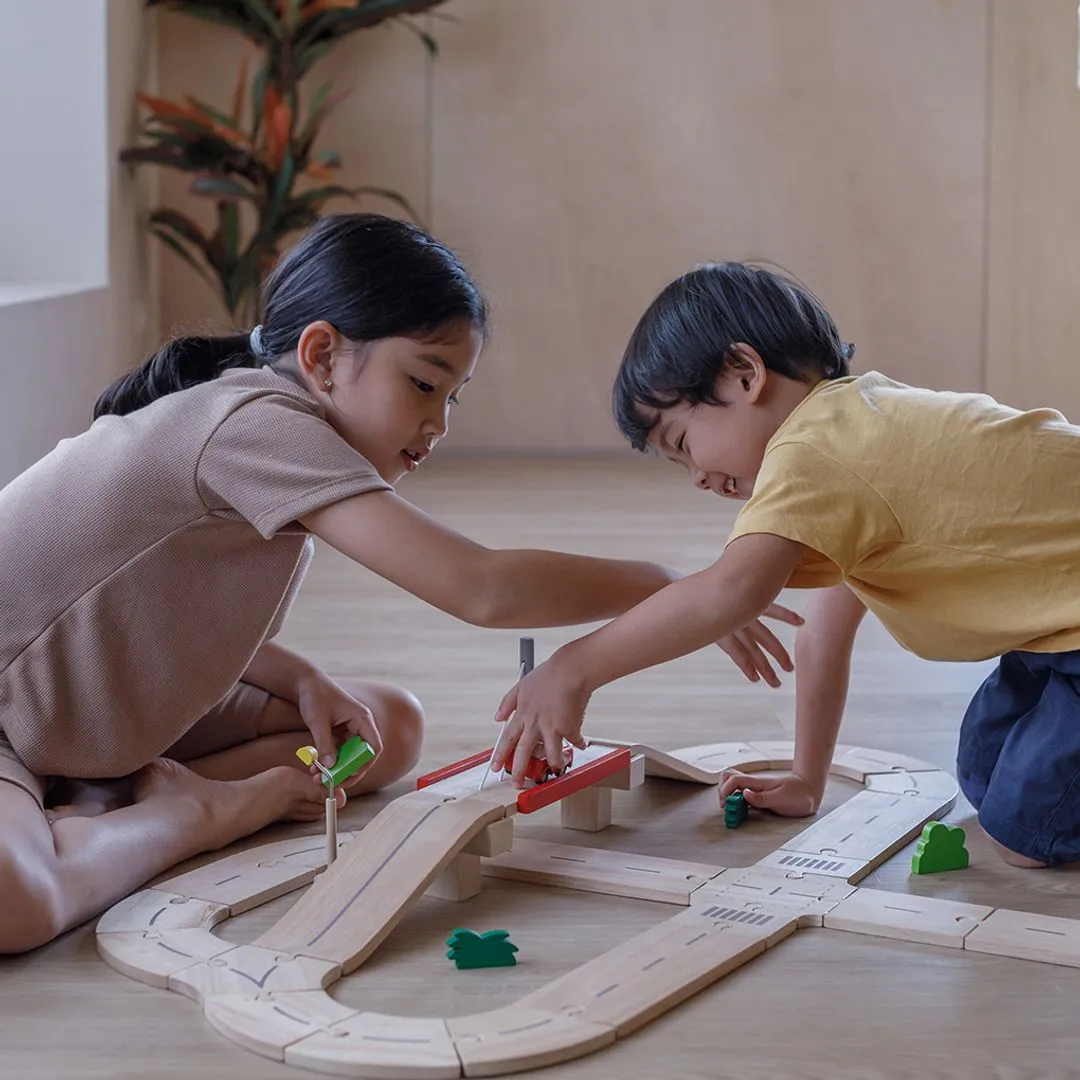 PlanToys Road System circuit bois 34 pièces