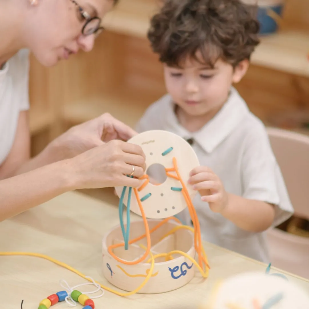 PlanToys Jeu de Laçage Bois dès 3 ans