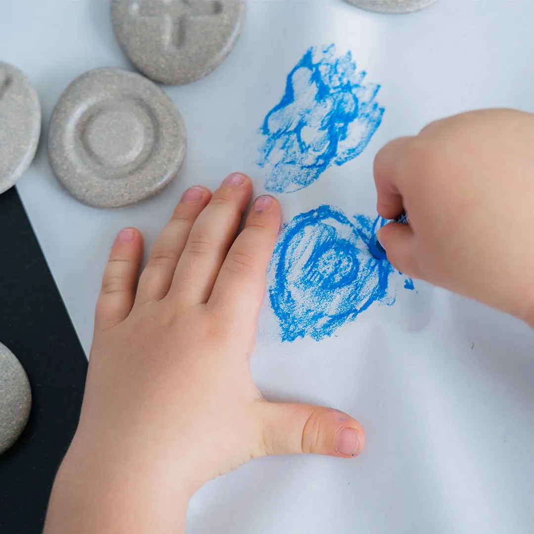 PlanToys Tactile Stone jeu sensoriel 24 pierres