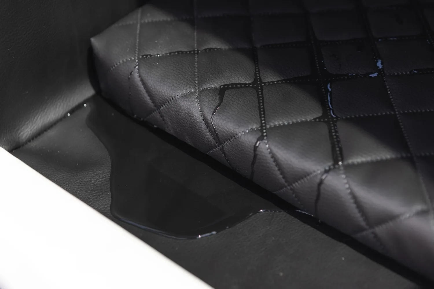 Velinda lit coffre transporteur chien voiture 55x70 noir imperméable
