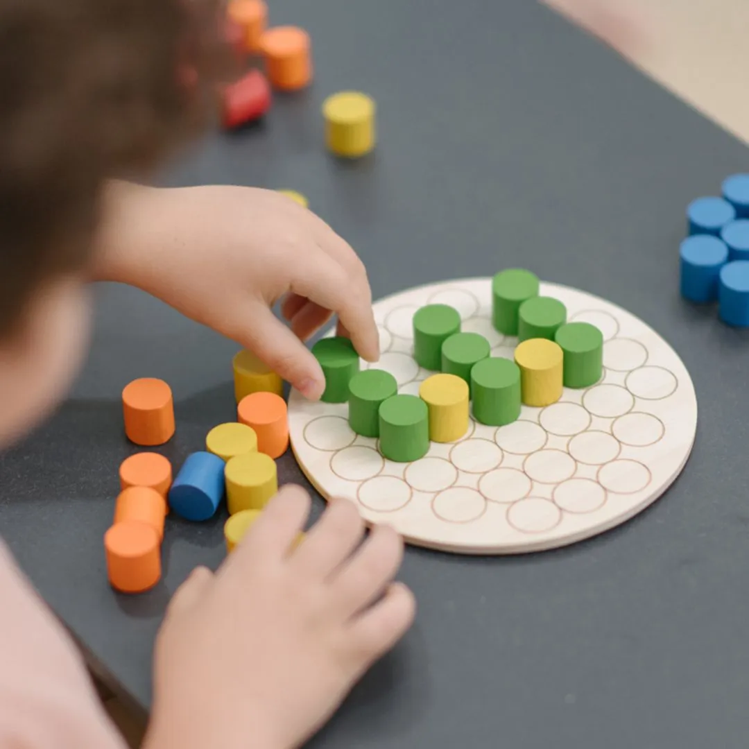 PlanToys Pattern Peg Board mosaïque picots bois 3 ans