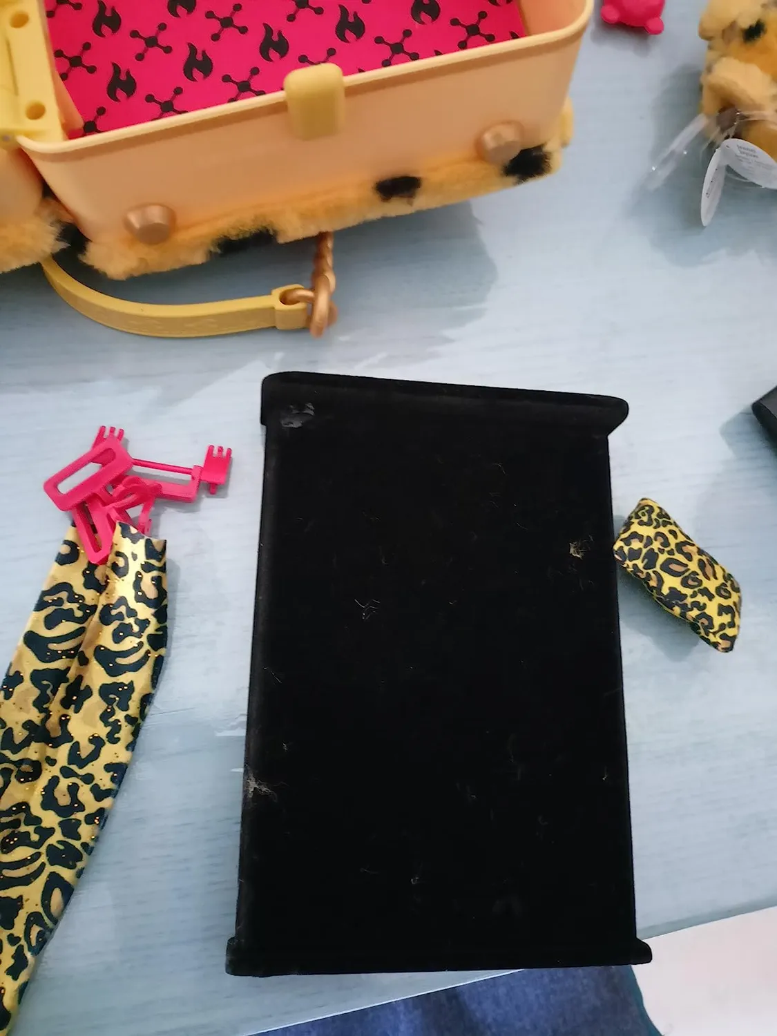 Na! Na! Na! Surprise Jennel Jaguar coffret poupée sac à dos 3-en-1 articulée