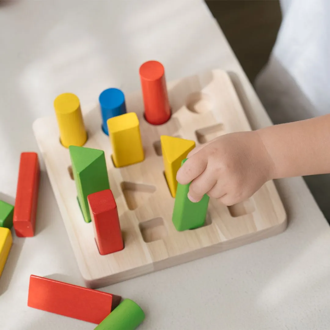 PlanToys Peg Board tableau chevilles géométrique