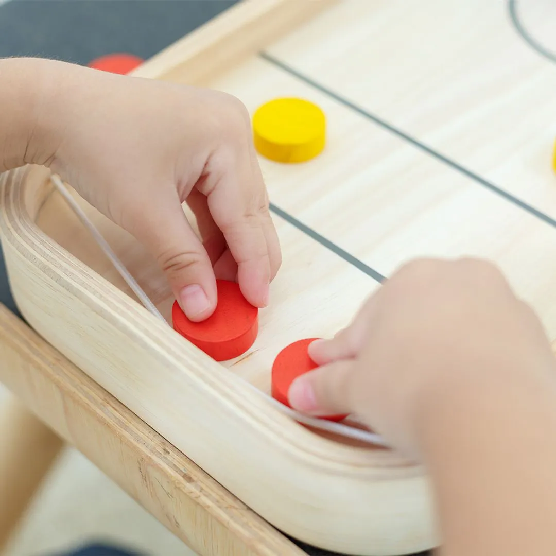 PlanToys 2-In-1 Shuffleboard Game jeu de palets bois 2 en 1