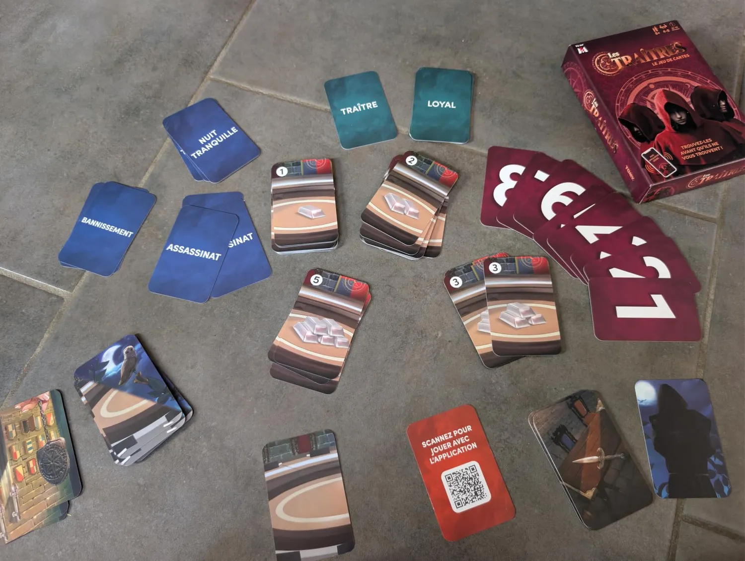 Tomy Les Traîtres Jeu de Cartes Bluff Dès 8 Ans