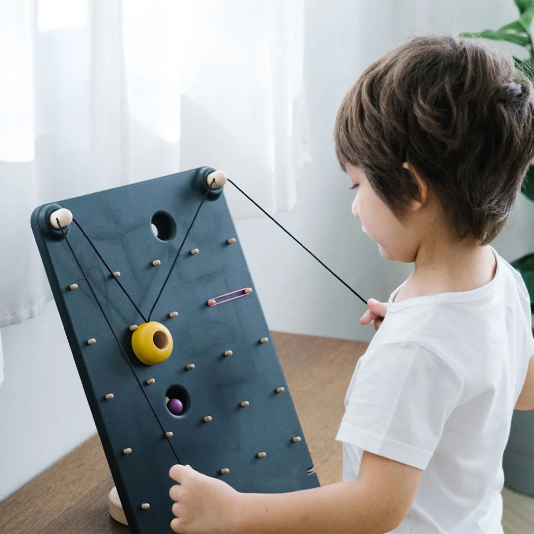 PlanToys Wall Ball Game jeu mural adresse bois