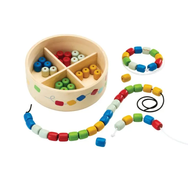 PlanToys Threading Beads perles à enfiler 60 perles 3 fils