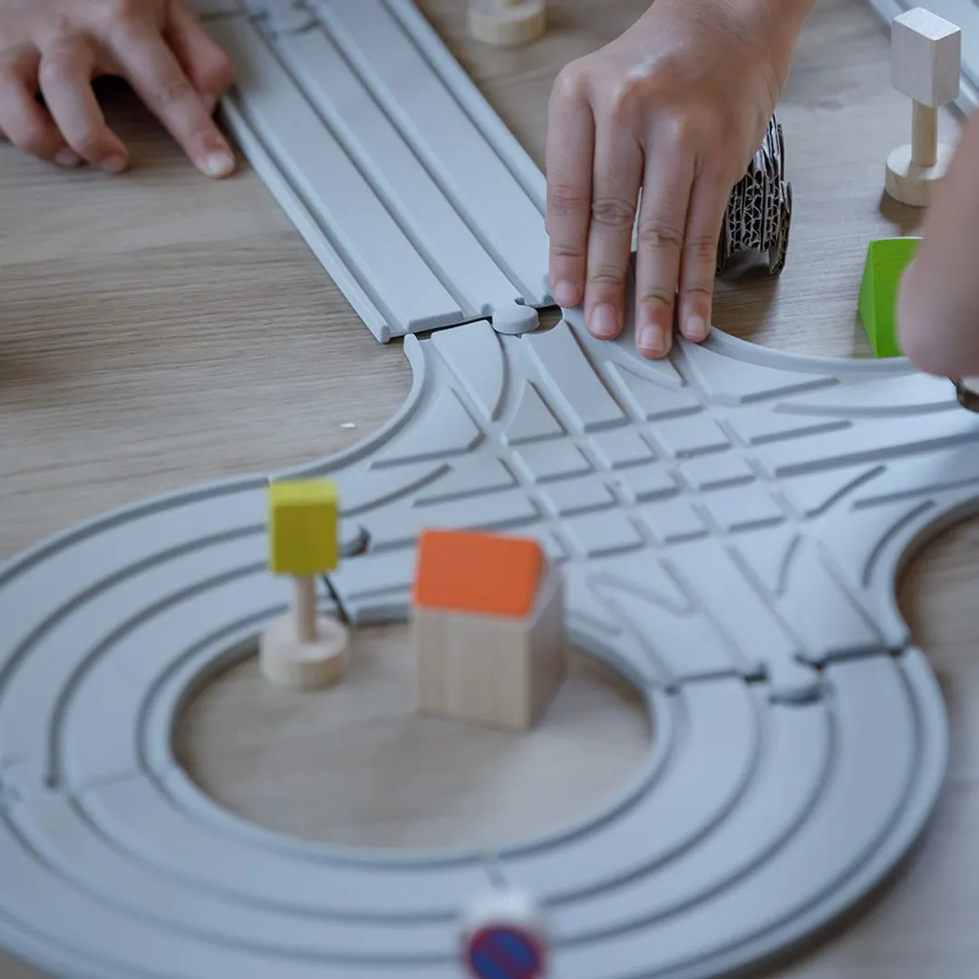 PlanToys Route et Rail circuit caoutchouc 22 pièces