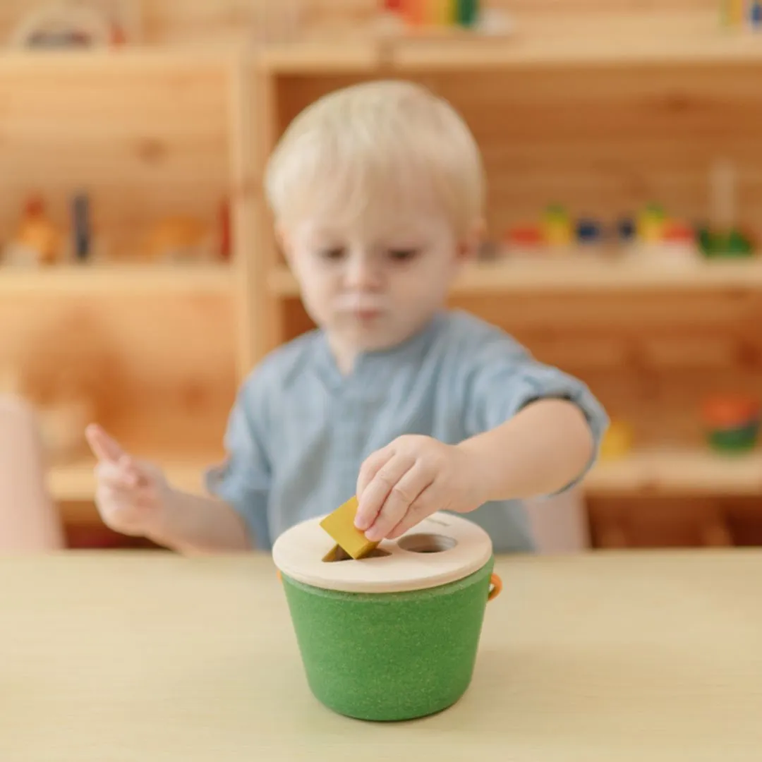 PlanToys Geo Sorting Bucket seau à formes dès 12 mois