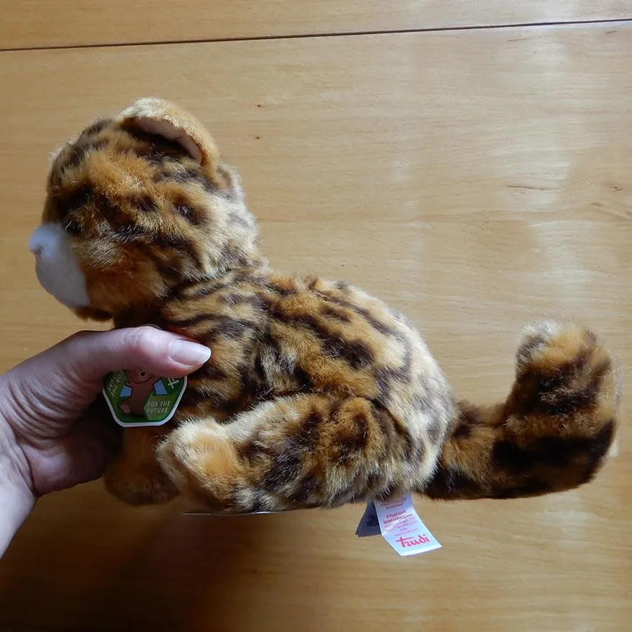 Trudi Brad chat peluche S 24 cm assis réaliste tacheté