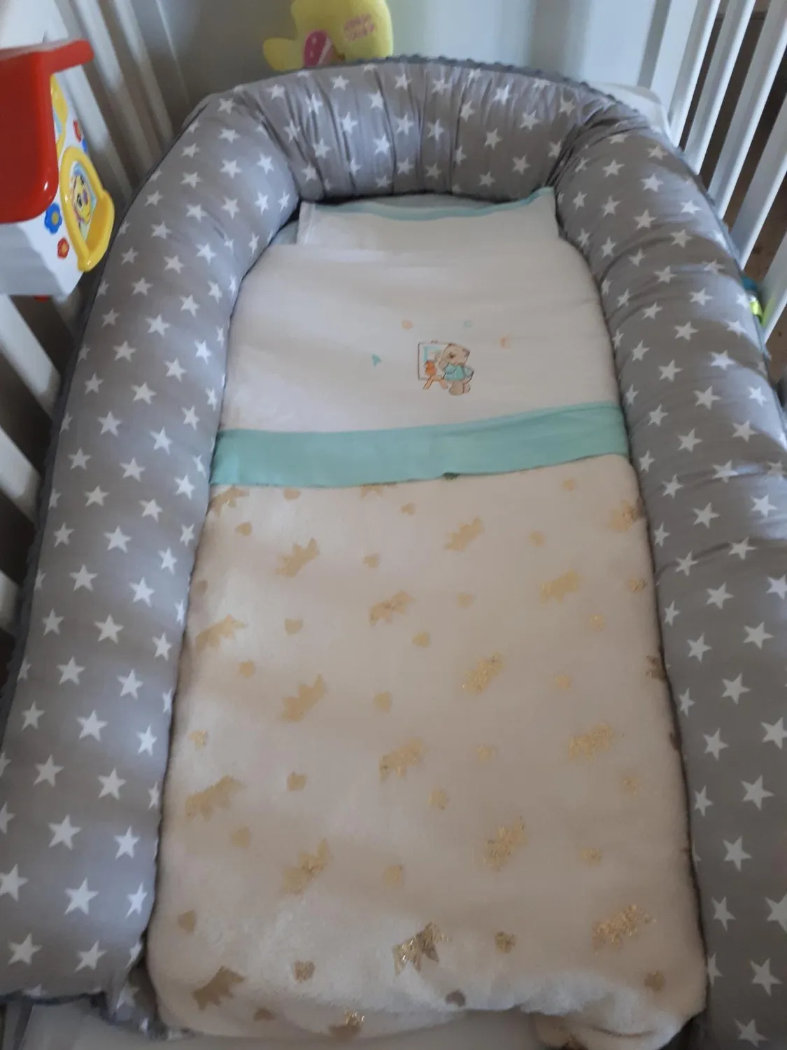 Velinda Cocon bébé triangles beiges gris 0-8 mois nid