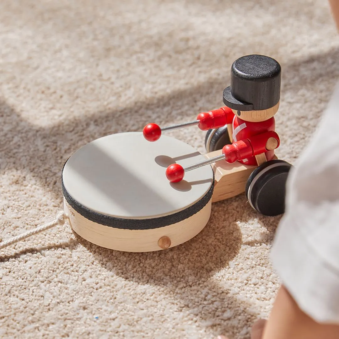 PlanToys Pull Along Drummer jouet à tirer bois dès 12 mois