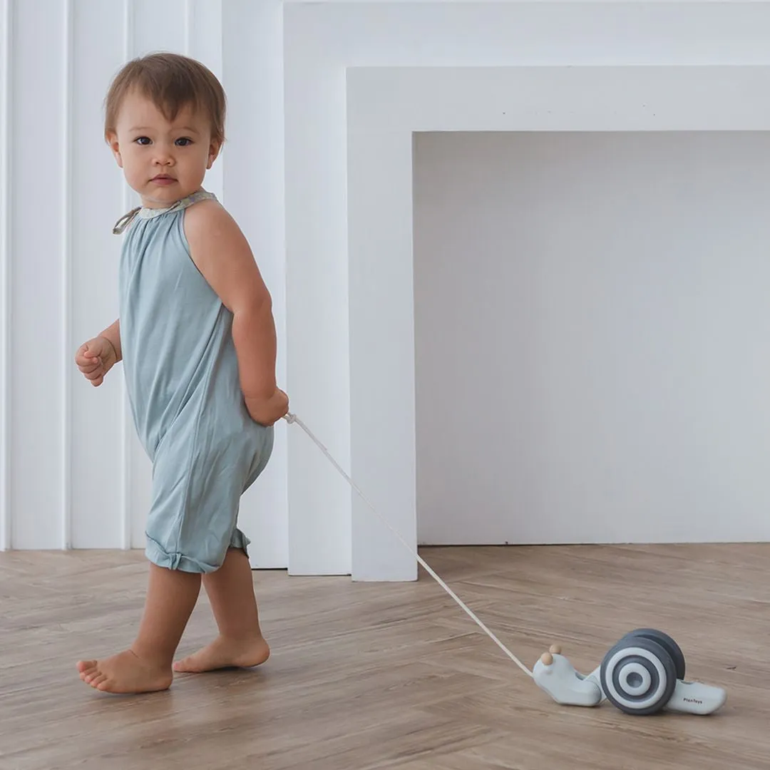PlanToys Pull-Along Snail Mono escargot à tirer noir
