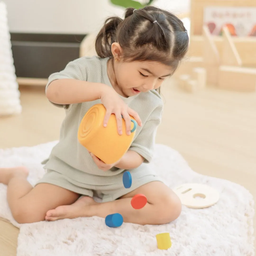 PlanToys Drop & Fit Bucket seau formes bois 12 mois