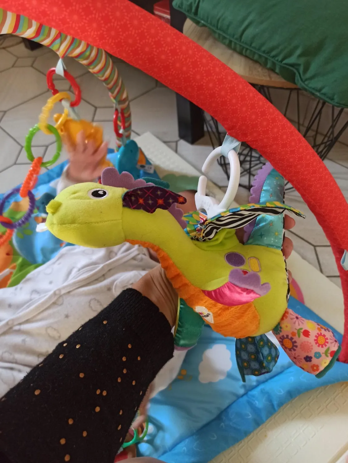 Tomy Lamaze Flip Flap Dragon peluche éveil naissance