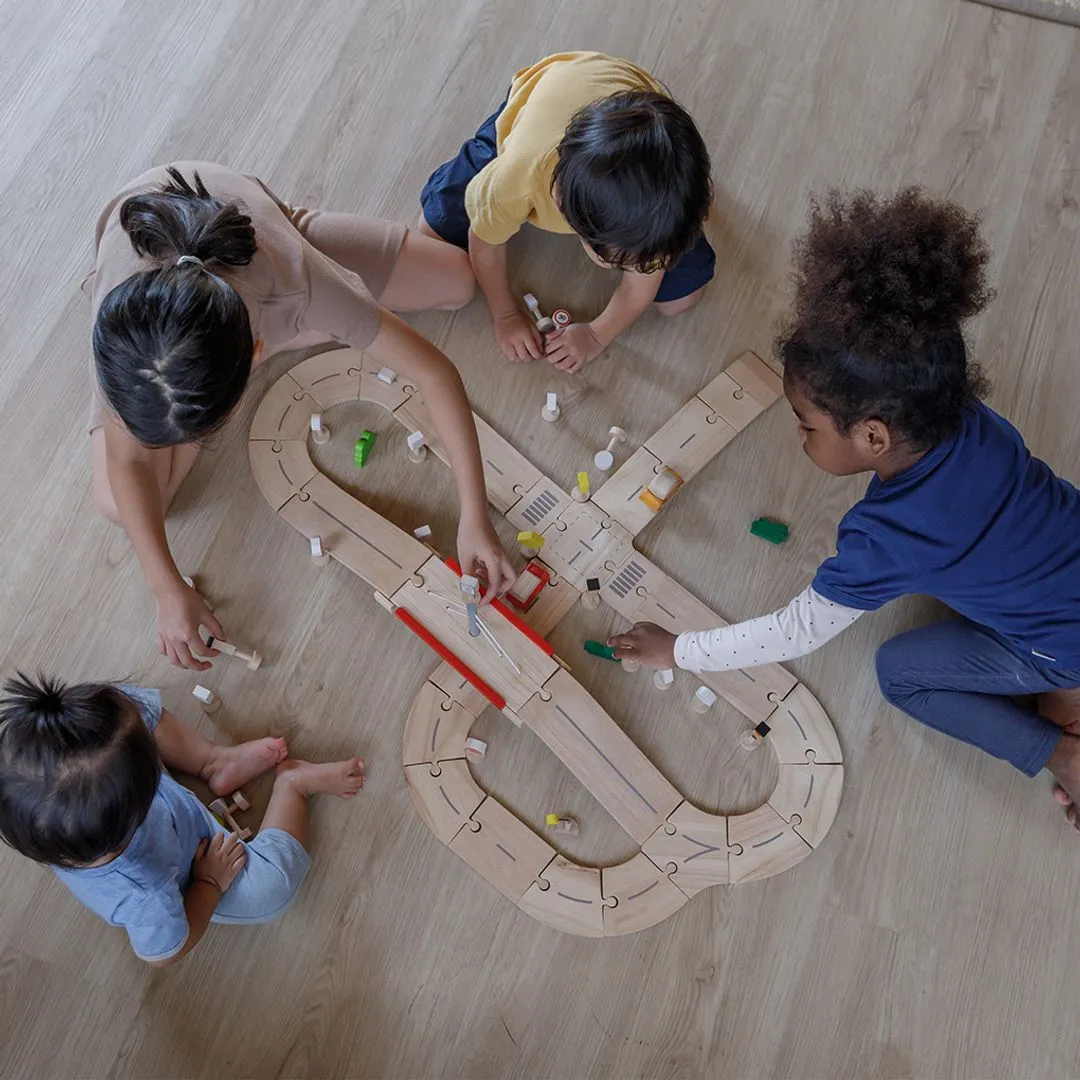 PlanToys Road System circuit bois 34 pièces