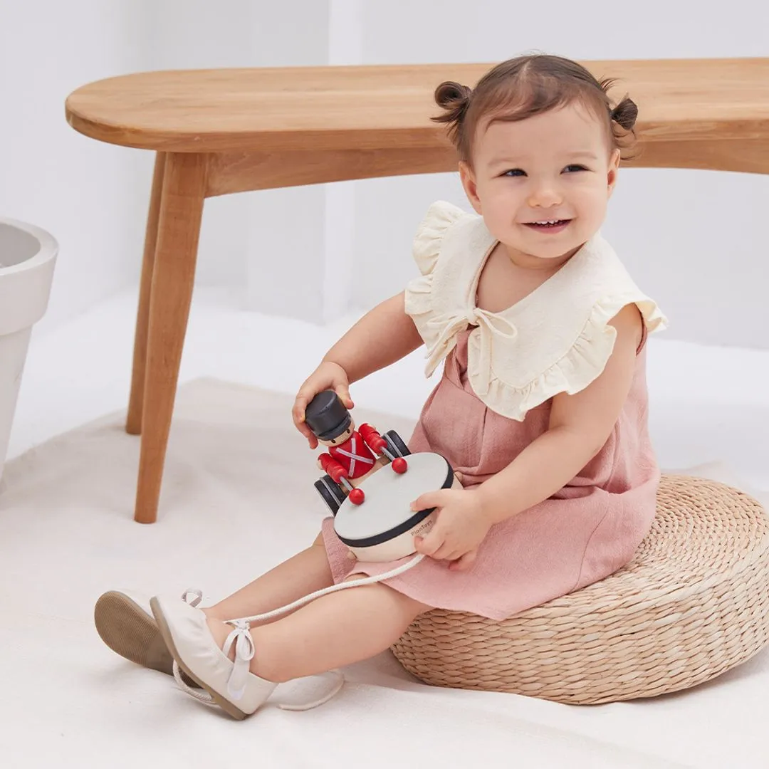 PlanToys Pull Along Drummer jouet à tirer bois dès 12 mois