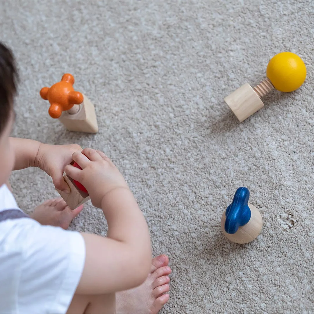 PlanToys Nuts & Bolts jeu de vissage écrous en bois 2 ans
