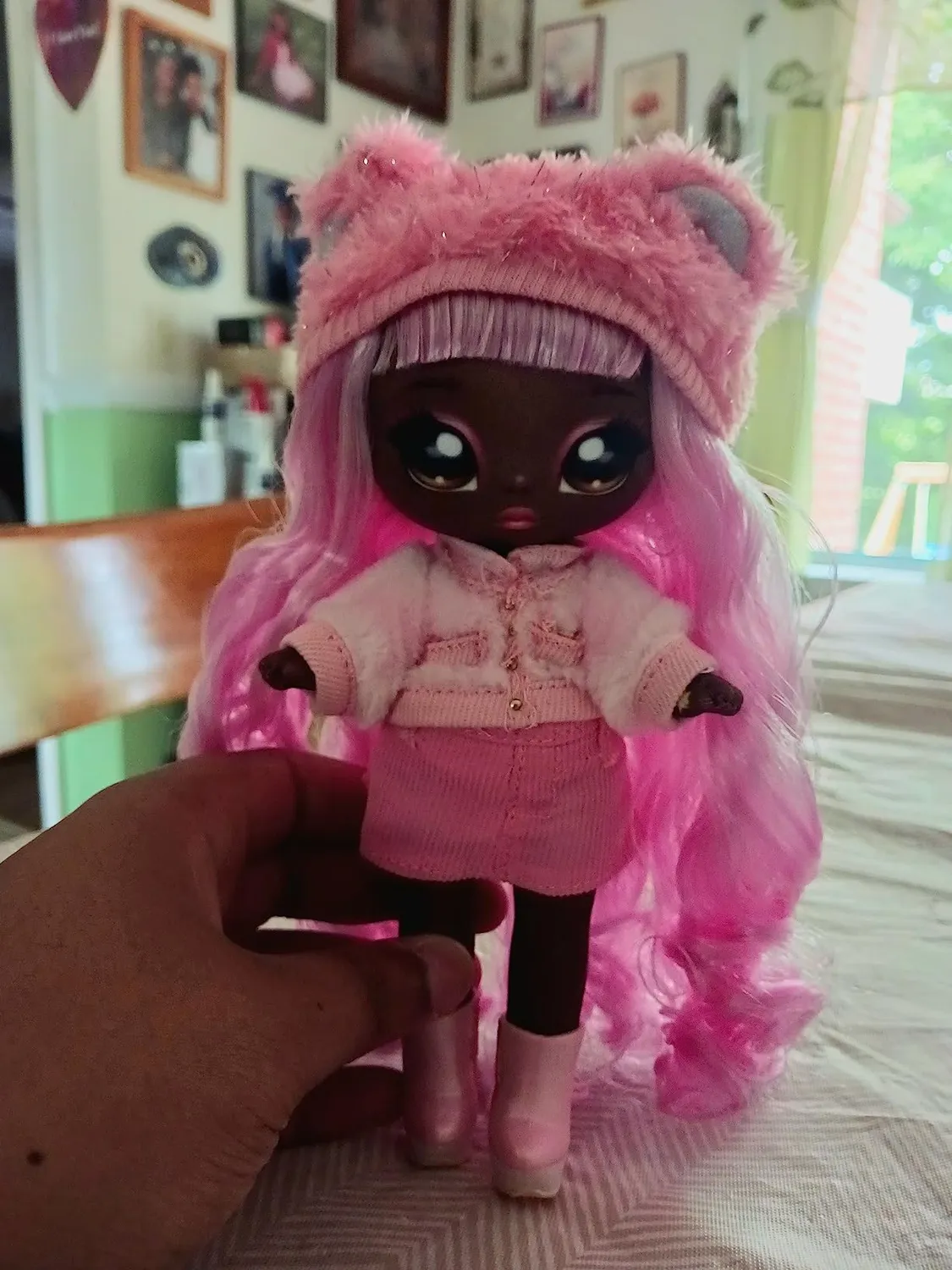 Na Na Na Surprise Glam Cali Grizzly poupée mannequin et sac ours