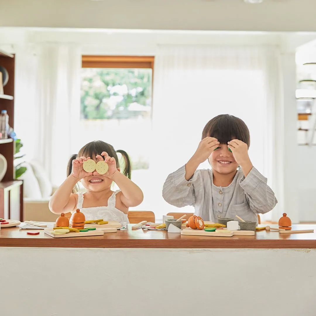 PlanToys Cheese & Charcuterie Board dinette bois dès 2 ans