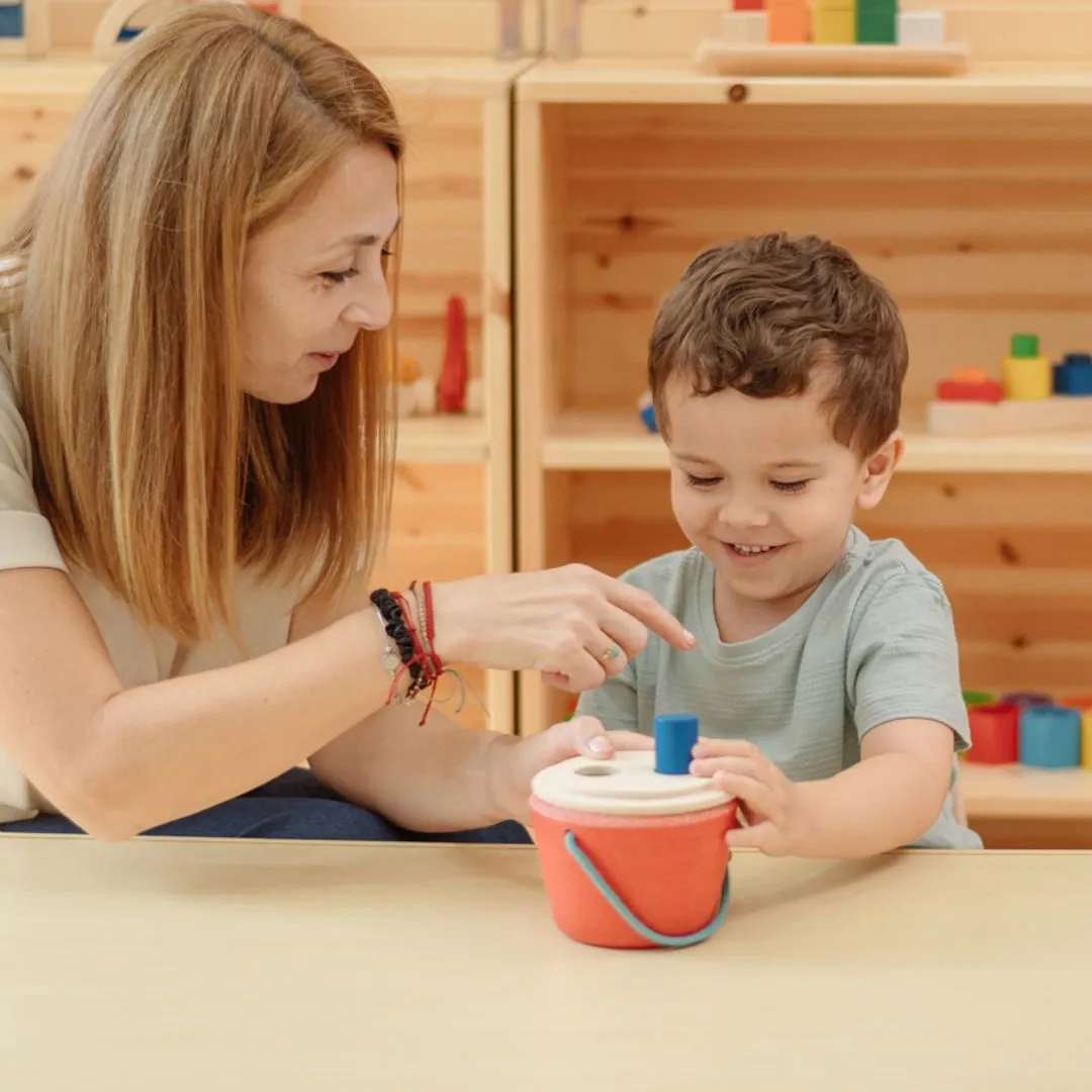 PlanToys Hammering Peg Bucket jeu à marteler bois 12 mois
