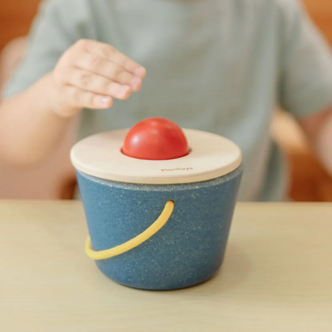 PlanToys Pop N Drop Bucket seau balle bois 12 mois
