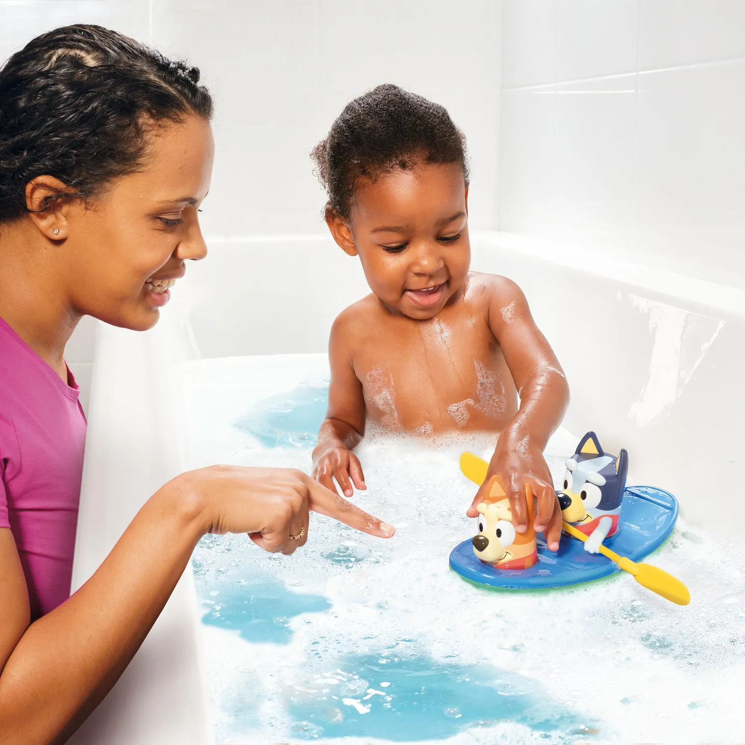 Tomy Toomies Canoë de Bluey jouet de bain Bluey et Bingo dès 18 mois