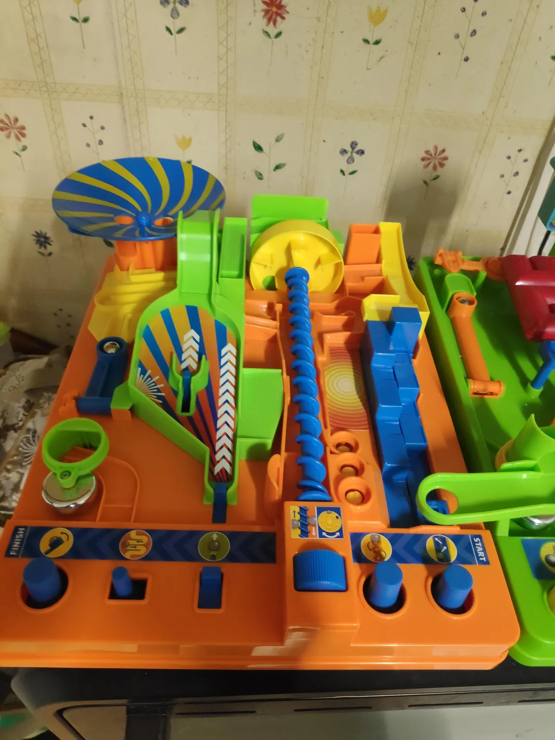 Tomy Tricky Bille Level Up jeu circuit billes vertical