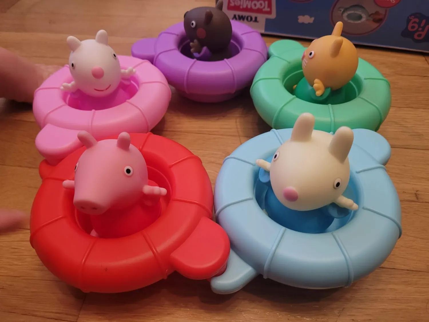 Tomy Toomies Pool Party Peppa jouet de bain 5 figurines