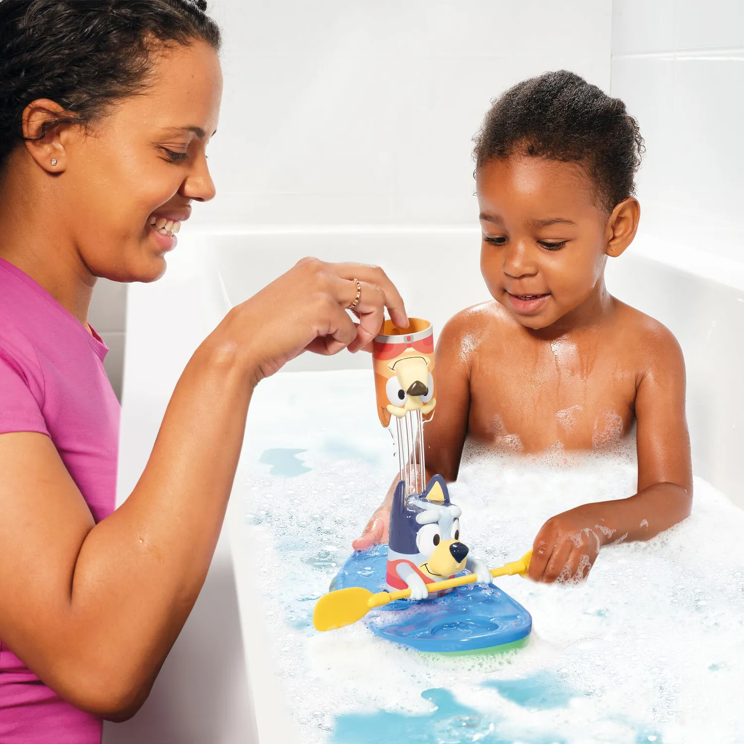 Tomy Toomies Canoë de Bluey jouet de bain Bluey et Bingo dès 18 mois