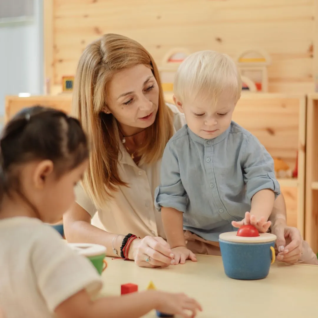 PlanToys Pop N Drop Bucket seau balle bois 12 mois