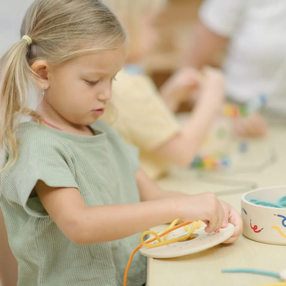 PlanToys Jeu de Laçage Bois dès 3 ans