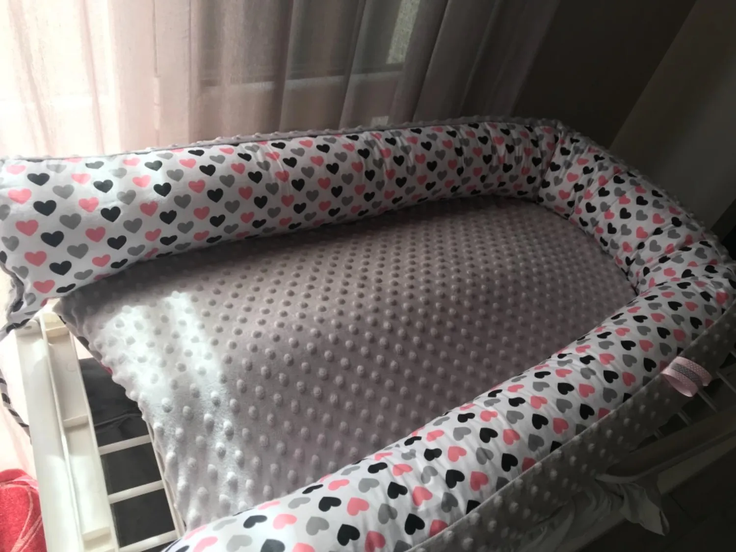 Velinda Cocon bébé triangles beiges gris 0-8 mois nid