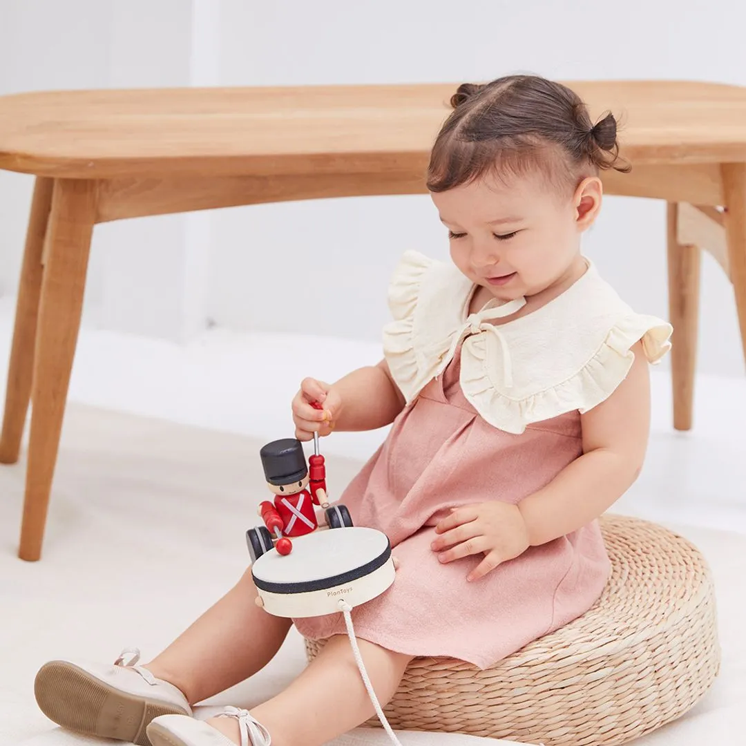 PlanToys Pull Along Drummer jouet à tirer bois dès 12 mois