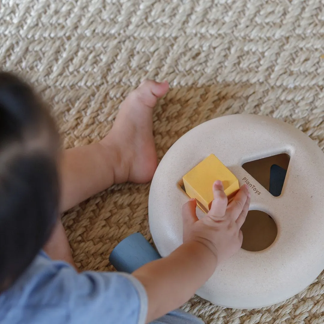 PlanToys Geometric Sorting boîte à formes bois 12 mois