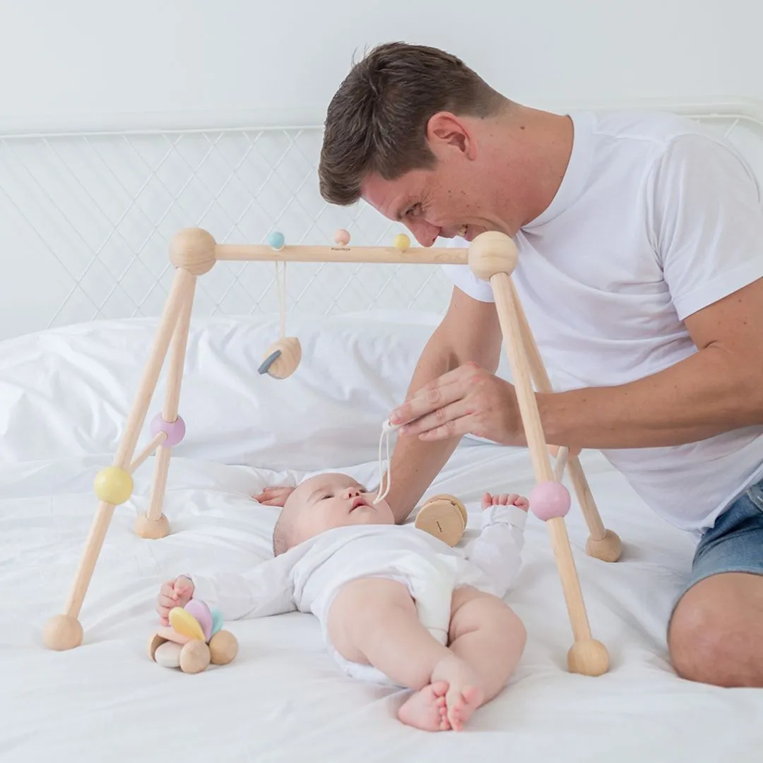 PlanToys Play Gym Pastel arche d'éveil bébé