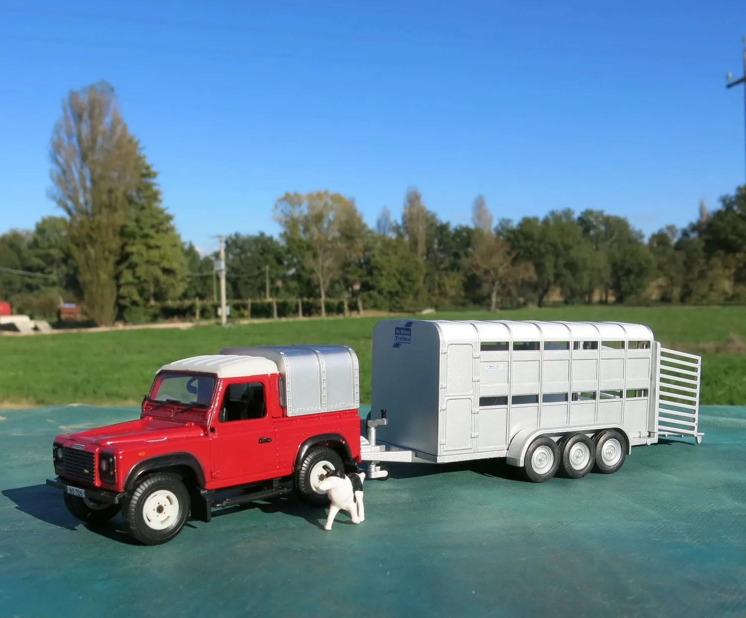 Britains Land Rover Defender 90 coffret moutons 1/32
