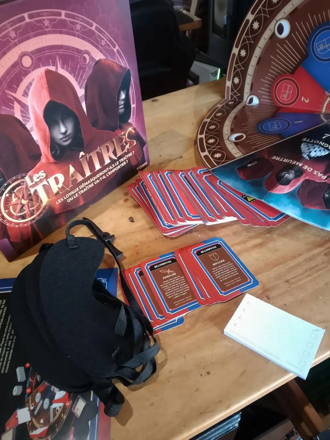 Tomy Les Traîtres Jeu de Cartes Bluff Dès 8 Ans