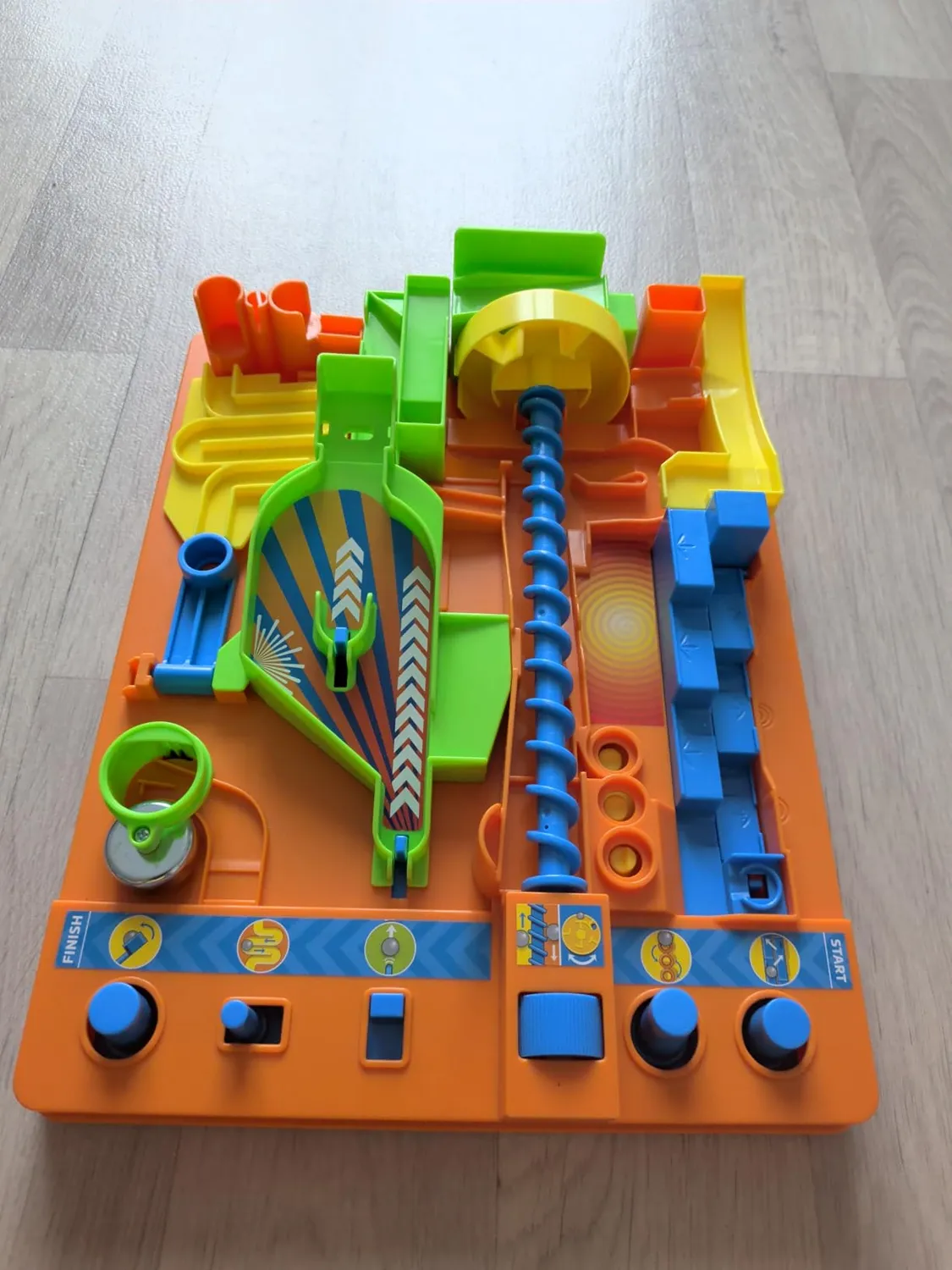 Tomy Tricky Bille Level Up jeu circuit billes vertical