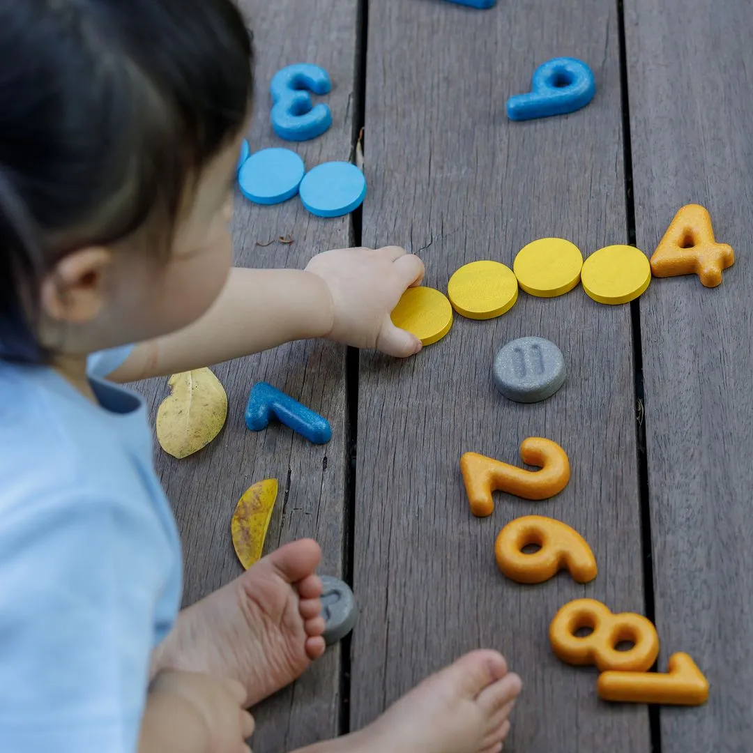 PlanToys Numbers And Symbols chiffres bois 13 pièces dès 2 ans