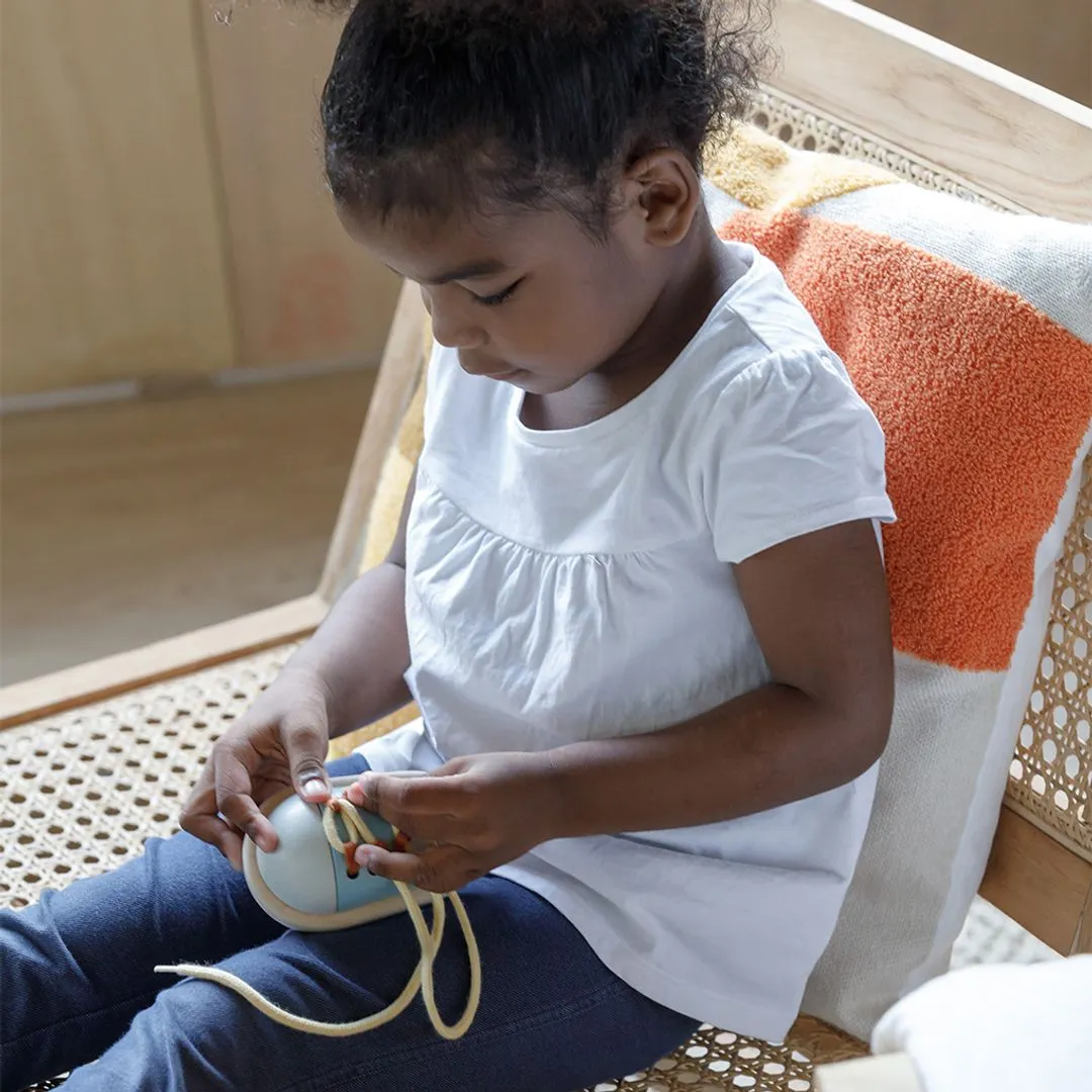 PlanToys Tie-Up Shoe Orchard chaussure à lacer bois