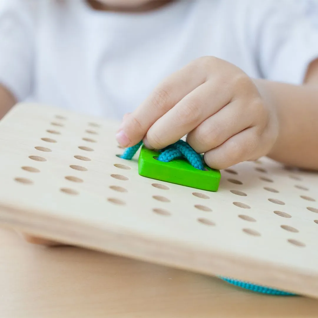 PlanToys Lacing Board tableau à lacer 7 pièces dès 3 ans